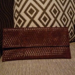 Basket weave clutch